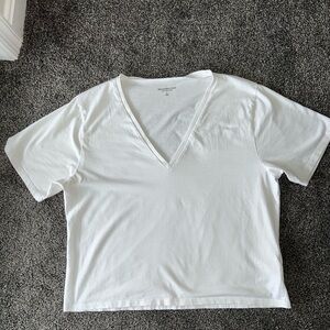 Abercrombie & Fitch White V-Neck Short Sleeve Tee